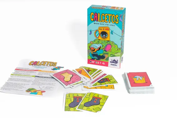 Caja y cartas de Calcetos